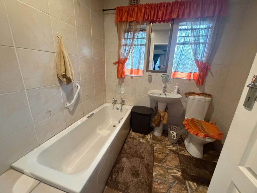 4 Bedroom Property for Sale in Roodia Free State